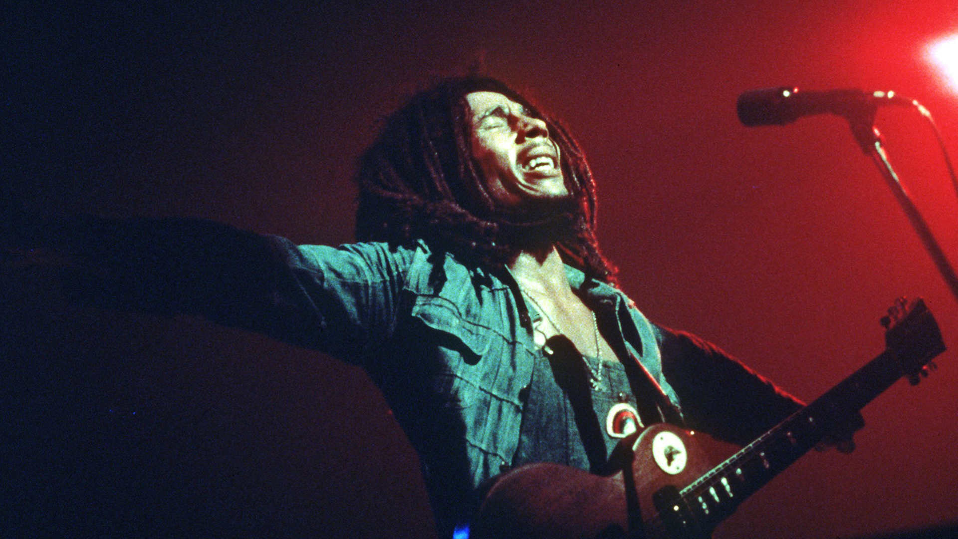 Der jamaikanische Reggae-Musiker Bob Marley während eines Konzertes. Der jamaikanische Reggae-Musiker Bob Marley während eines Konzertes.