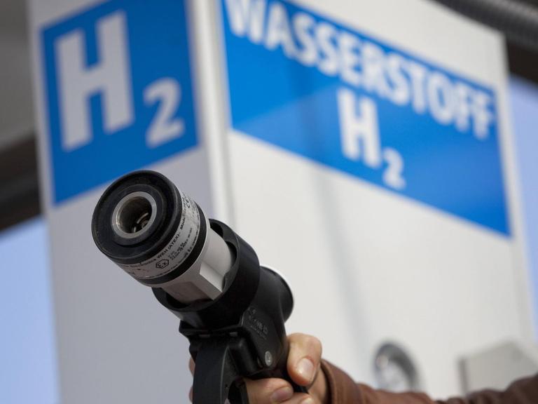 Zapfpistole einer Wasserstofftankstelle in Berlin.