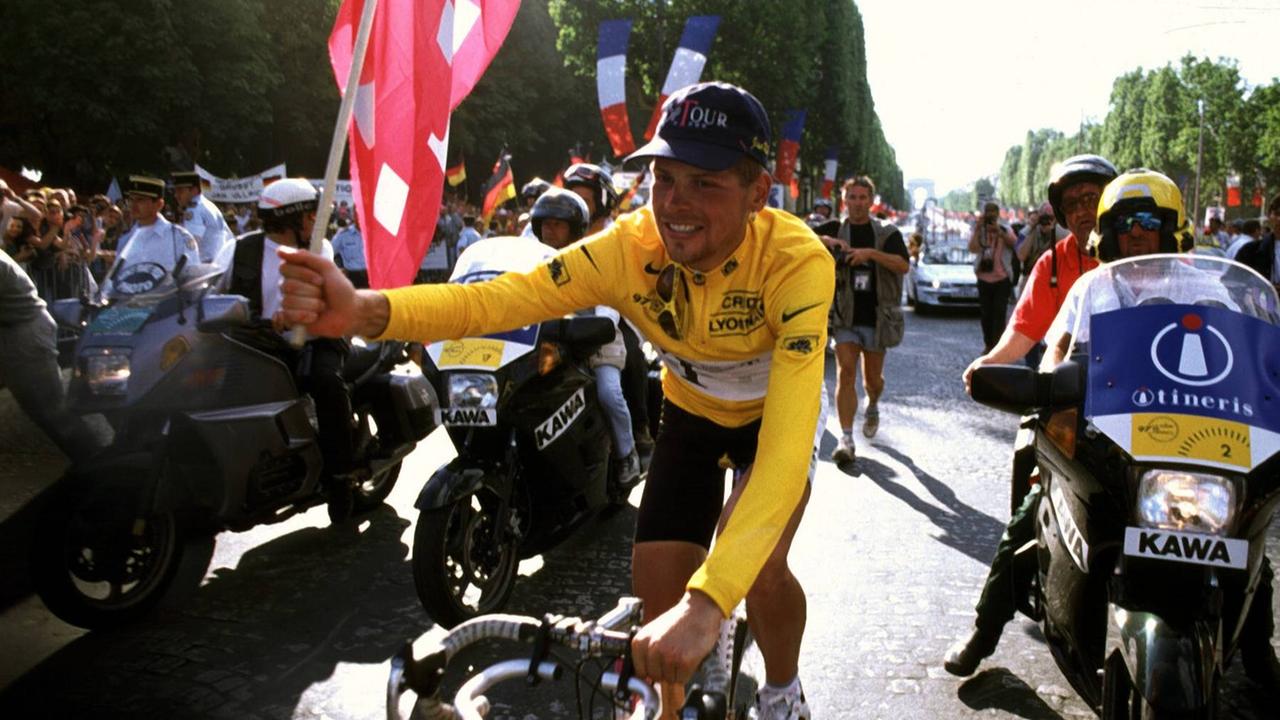 Bildnummer: 02993137 Datum: 27.07.1997 Copyright: imago/Kosecki Jan Ullrich (Deutschland / Team Telekom) - Gesamtsieger der Tour de France 1997 - auf dem Pariser Champs Elysees unterwegs; Vdia, quer Jubel, Siegesjubel Sieg, Sieger Gesamtsieg Gesamtsieger gelb, gelbes Trikot Gesamtwertung Tour de France 1997, Straßenradsport, Straße, Rad Paris, Champs Elysee, Elysees Freude, Radsport Herren Einzel Frankreich Einzelbild optimistisch Randmotiv Personen Bildnummer: 02993137 Datum: 27.07.1997 Copyright: imago/Kosecki Jan Ullrich (Deutschland / Team Telekom) - Gesamtsieger der Tour de France 1997 - auf dem Pariser Champs Elysees unterwegs; Vdia, quer Jubel, Siegesjubel Sieg, Sieger Gesamtsieg Gesamtsieger gelb, gelbes Trikot Gesamtwertung Tour de France 1997, Straßenradsport, Straße, Rad Paris, Champs Elysee, Elysees Freude, Radsport Herren Einzel Frankreich Einzelbild optimistisch Randmotiv Personen