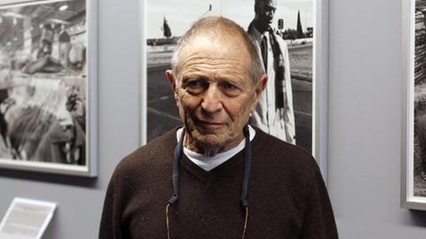 Der südafrikanische Fotograf David Goldblatt in der Henri Cartier-Bresson-Stiftung in Paris am Abend der Eröffnung seiner Ausstellung "TJ 1948-2010" am 11. Januar 2011.