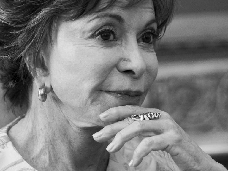 Porträt der chilenischen Schriftstellerin Isabel Allende.