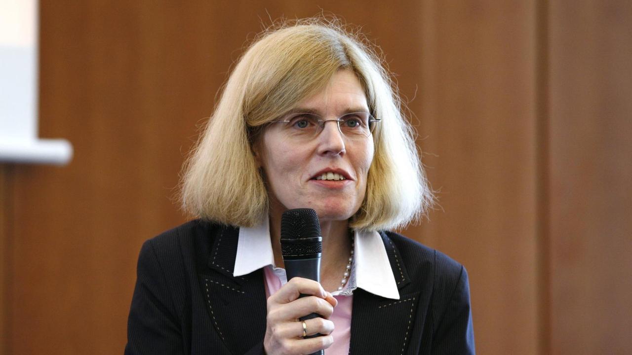 Die Theologin Ursula Nothelle-Wildfeuer bei einer Veranstaltung des BDA in Berlin Die Theologin Ursula Nothelle-Wildfeuer bei einer Veranstaltung des BDA in Berlin