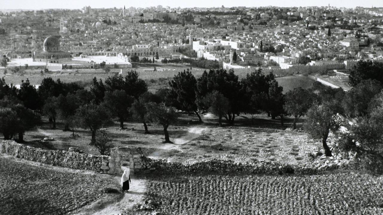 Blick vom Ölberg auf Jerusalem und den Tempelberg (1947).