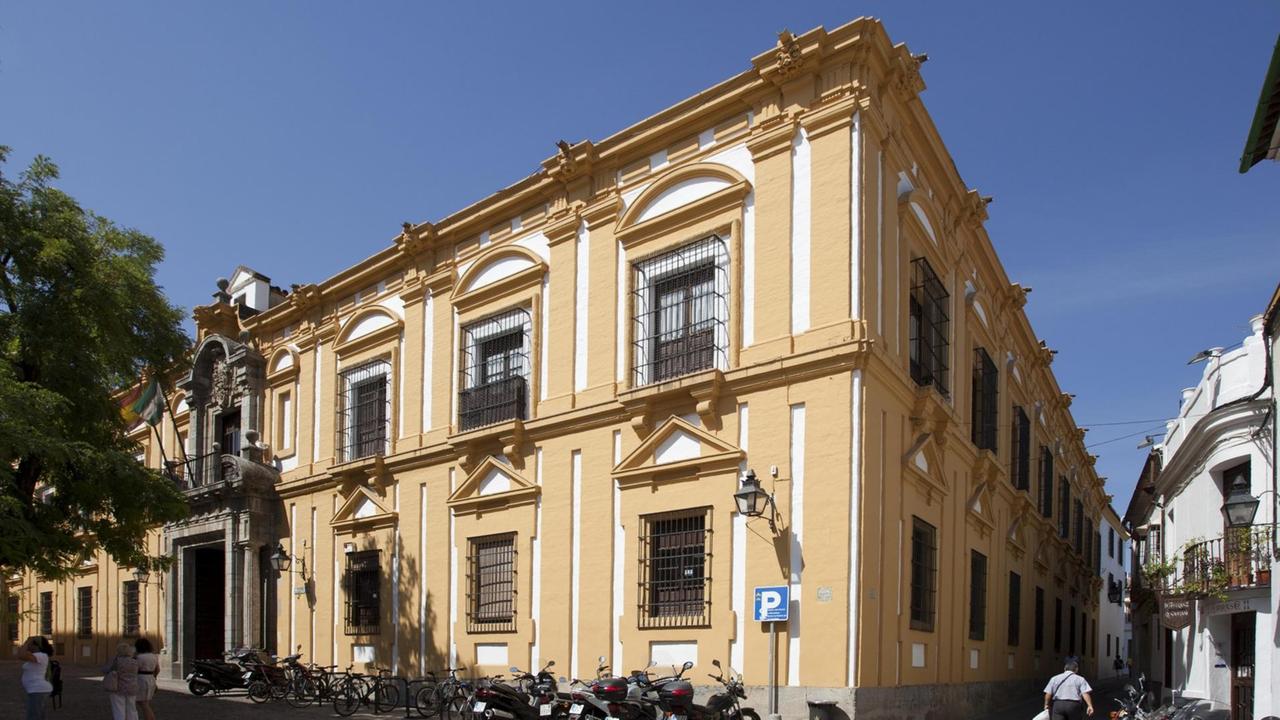 Ein historisches Gebäude der Universität von Cordoba in Andalusien, Spanien. Ein historisches Gebäude der Universität von Cordoba in Andalusien, Spanien.