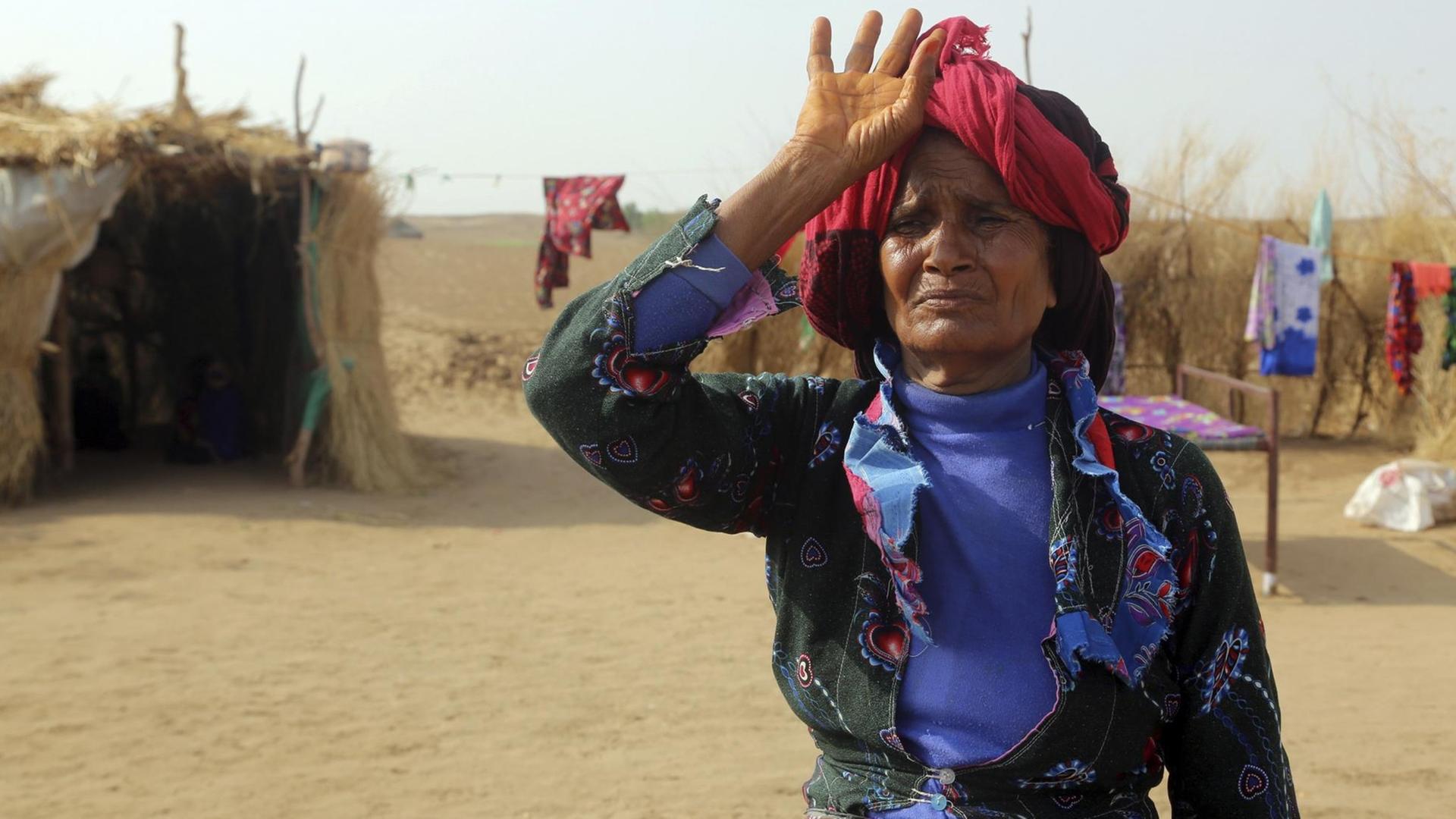 Eine Jemenitin in einer Notunterkunft in der Provinz Hodeidah Eine Jemenitin in einer Notunterkunft in der Provinz Hodeidah