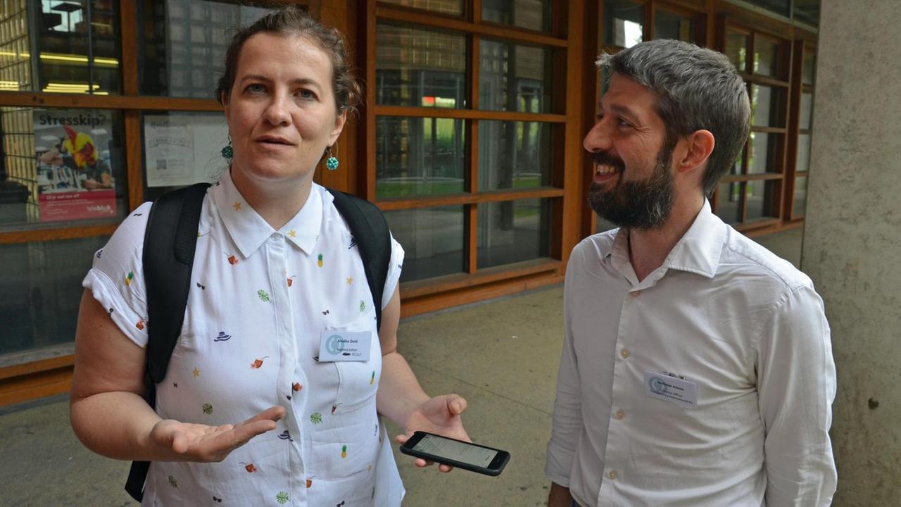 Die Journalistin Anuška Delić und Nicholas Aiossa von Transparency International beobachten, wie transparent und sinnvoll EU-Abgeordnete mit Zuwendungen aus Steuergeldern umgehen Die Journalistin Anuška Delić und Nicholas Aiossa von Transparency International beobachten, wie transparent und sinnvoll EU-Abgeordnete mit Zuwendungen aus Steuergeldern umgehen