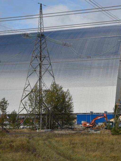 Der neue Sarkophag, der den Reaktor von Tschernobyl verhüllen soll.