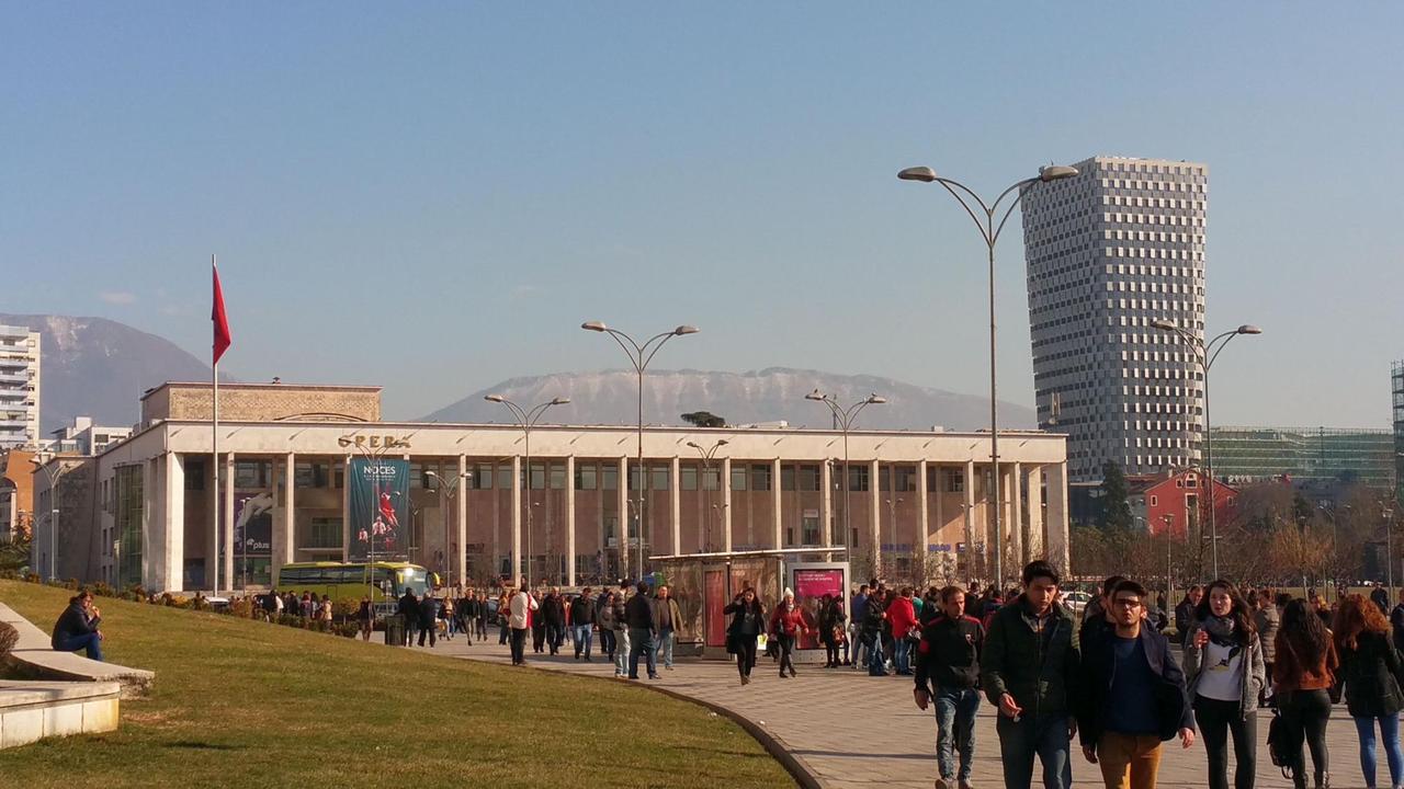 Der Skanderbeg-Platz ist das Zentrum Tiranas.