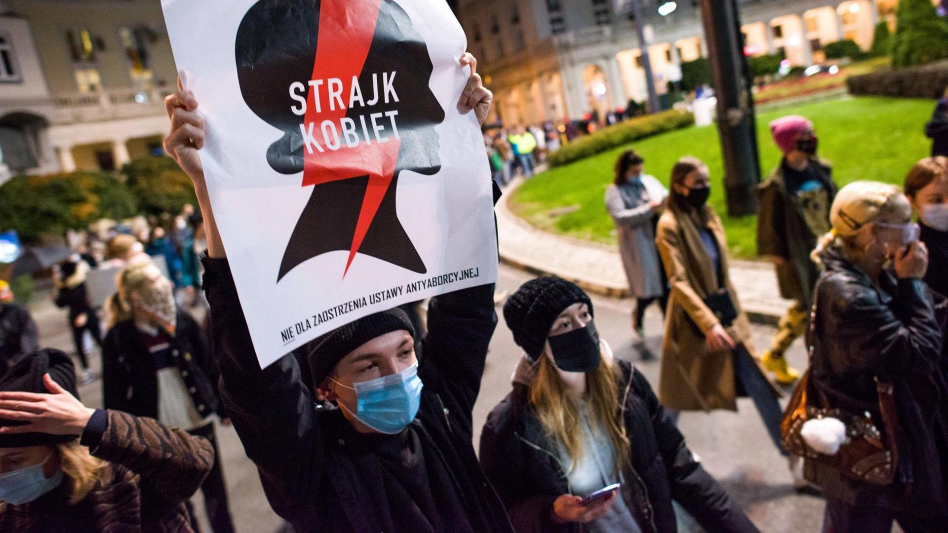 Demonstrantinnen der Frauenorganisation Straijk Kobiet Demonstrantinnen der Frauenorganisation Straijk Kobiet