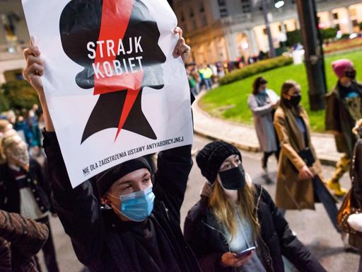 Demonstrantinnen der Frauenorganisation Straijk Kobiet