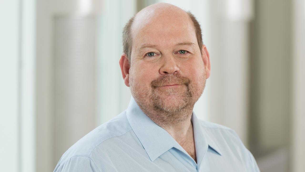 Bernhard Schartel posiert für ein Pressefoto.
Bernhard Schartel posiert für ein Pressefoto.