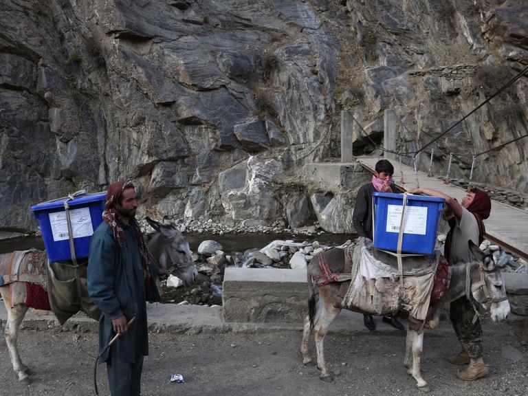 Wahlvorbereitung für die Parlamentswahlen im afghanischen Abdullah Khil Tal in der Provinz Pandschir am 19.10.2018
