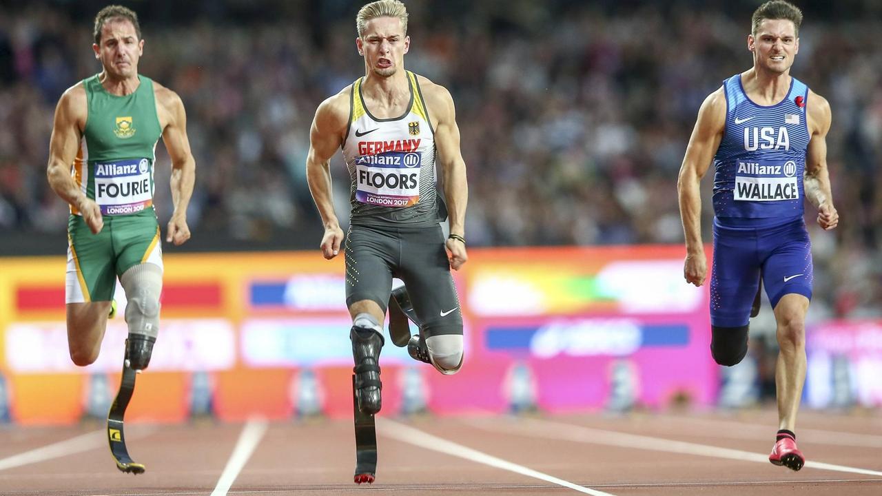 World Para Athletics Championships; London, 16.07.2017 Silber fier Johannes Floors (GER / TSV Bayer 04 Leverkusen / T43) waehrend der World Para Athletics Championships am 16.07.2017 im London Stadium in London (Grossbritannien). Links Arnu Fourie (RSA/T44) und Jarryd Wallace (USA/T44). Silver Medal for Johannes Floors (GER / TSV Bayer 04 Leverkusen / T43) during the World Para Athletics Championships at London Stadium, London (Grossbritannien) on 2017-07-16. Photo: BEAUTIFUL SPORTS / Axel Kohring xakx World Para Athletics Championships London 16 07 2017 Silver Fier John Floors ger TSV Bayer 04 Leverkusen T43 waehrend the World Para Athletics Championships at 16 07 2017 in London Stage in London UK left Arnu Fourie RSA T44 and Jarryd Wallace USA T44 Silver Medal for John Floors ger TSV Bayer 04 Leverkusen T43 during The World Para Athletics Championships AT London Stage London UK ON 2017 07 16 Photo Beautiful Sports Axel Kohring xakx World Para Athletics Championships; London, 16.07.2017 Silber fier Johannes Floors (GER / TSV Bayer 04 Leverkusen / T43) waehrend der World Para Athletics Championships am 16.07.2017 im London Stadium in London (Grossbritannien). Links Arnu Fourie (RSA/T44) und Jarryd Wallace (USA/T44). Silver Medal for Johannes Floors (GER / TSV Bayer 04 Leverkusen / T43) during the World Para Athletics Championships at London Stadium, London (Grossbritannien) on 2017-07-16. Photo: BEAUTIFUL SPORTS / Axel Kohring xakx World Para Athletics Championships London 16 07 2017 Silver Fier John Floors ger TSV Bayer 04 Leverkusen T43 waehrend the World Para Athletics Championships at 16 07 2017 in London Stage in London UK left Arnu Fourie RSA T44 and Jarryd Wallace USA T44 Silver Medal for John Floors ger TSV Bayer 04 Leverkusen T43 during The World Para Athletics Championships AT London Stage London UK ON 2017 07 16 Photo Beautiful Sports Axel Kohring xakx