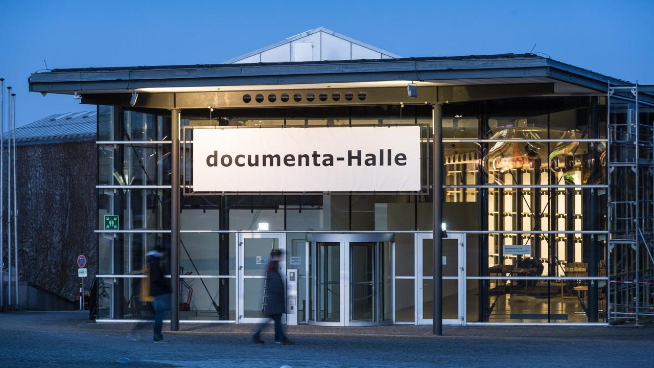 Eingang der Documenta-Halle in Kassel. Eingang der Documenta-Halle in Kassel.