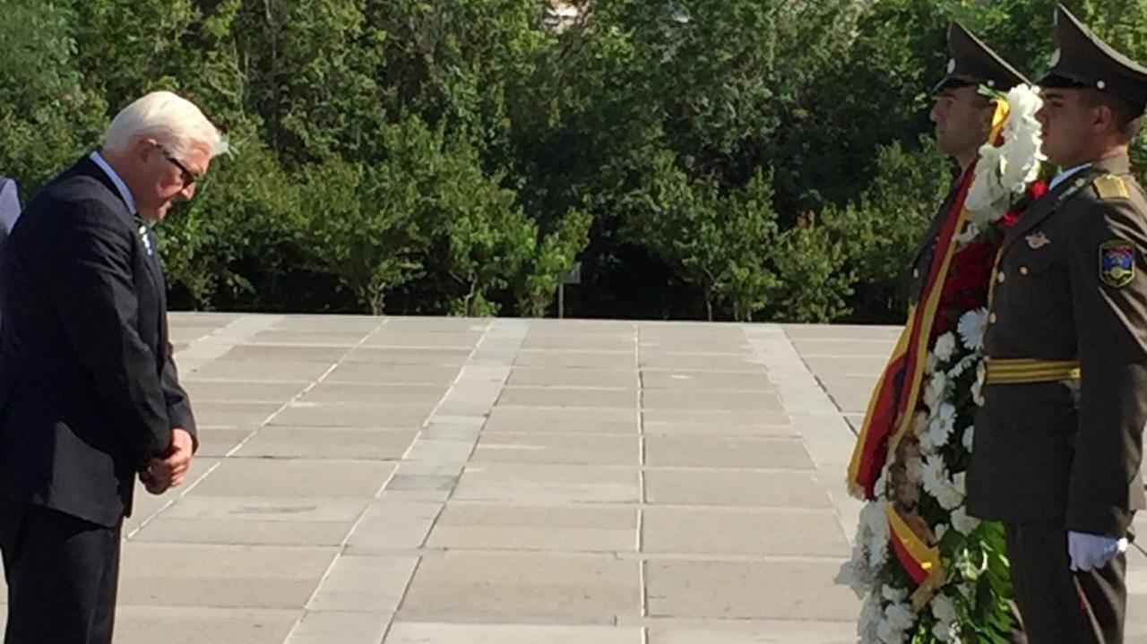 Bundesaußenminister Frank-Walter Steinmeier zu Besuch in Eriwan, Armenien.