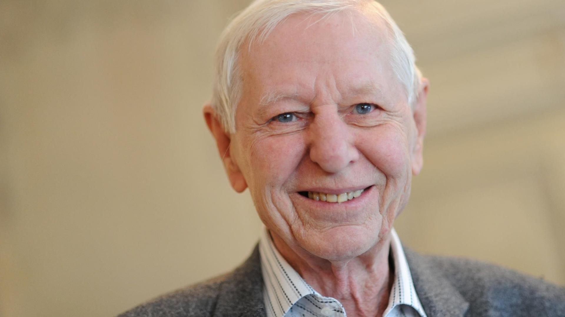 Der Schriftsteller Hans Magnus Enzensberger. Der Schriftsteller Hans Magnus Enzensberger.