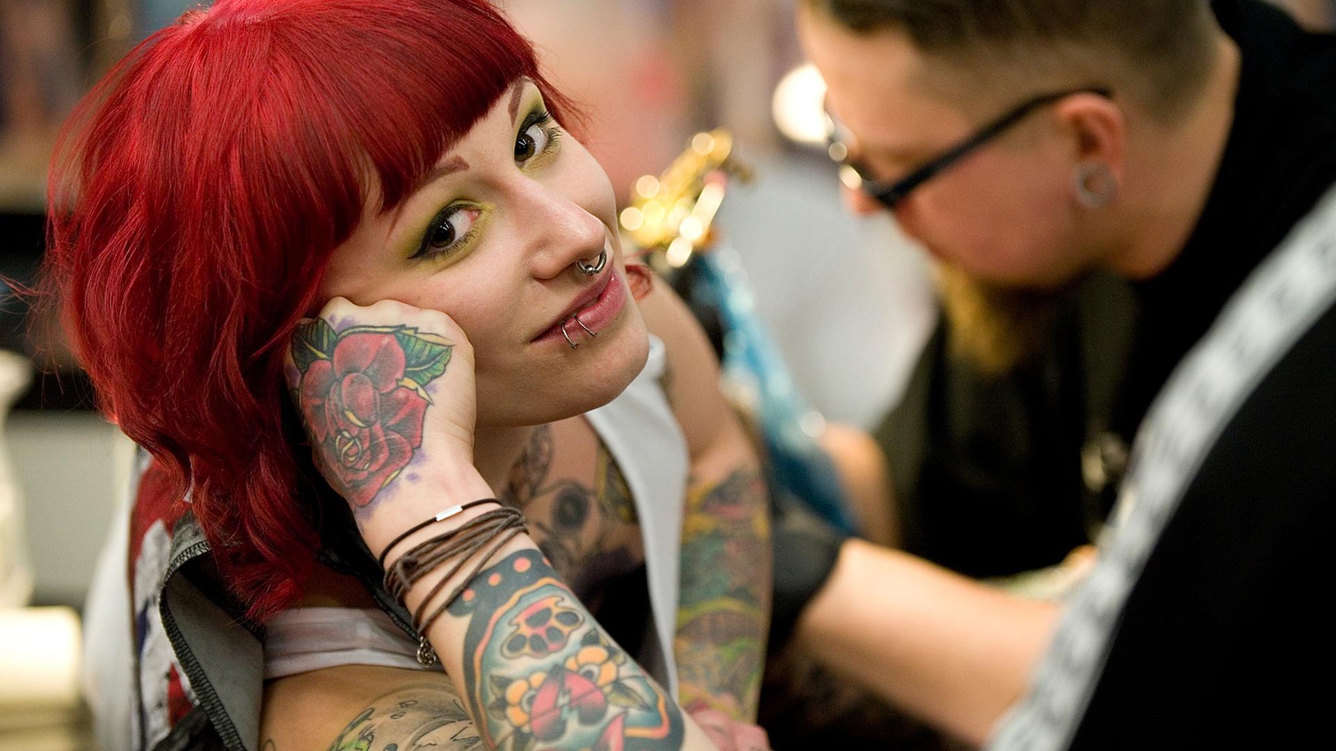 Für echte Fans: Tattoos erstrecken sich häufig über mehrere Körperpartien. Für echte Fans: Tattoos erstrecken sich häufig über mehrere Körperpartien.