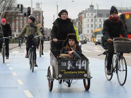 Menschen in Kopenhagen fahren Rad Menschen in Kopenhagen fahren Rad