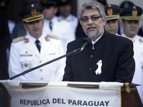 Paraguay's Präsident Fernando Lugo spricht bei einer Feier in der Militärakademie in Capiata, nahe Asuncion Paraguay's Präsident Fernando Lugo spricht bei einer Feier in der Militärakademie in Capiata, nahe Asuncion
