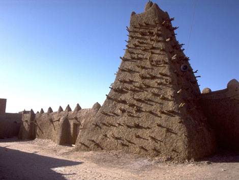Einige der 16 berühmten Schreine in einer Moschee in Timbuktu wurden schon zerstört Einige der 16 berühmten Schreine in einer Moschee in Timbuktu wurden schon zerstört