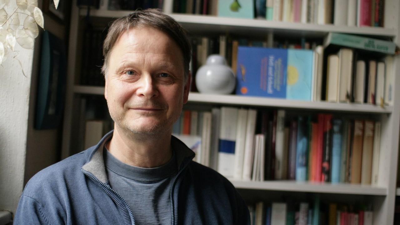 Porträt des Autors und Journalisten Rolf-Bernhard Essig