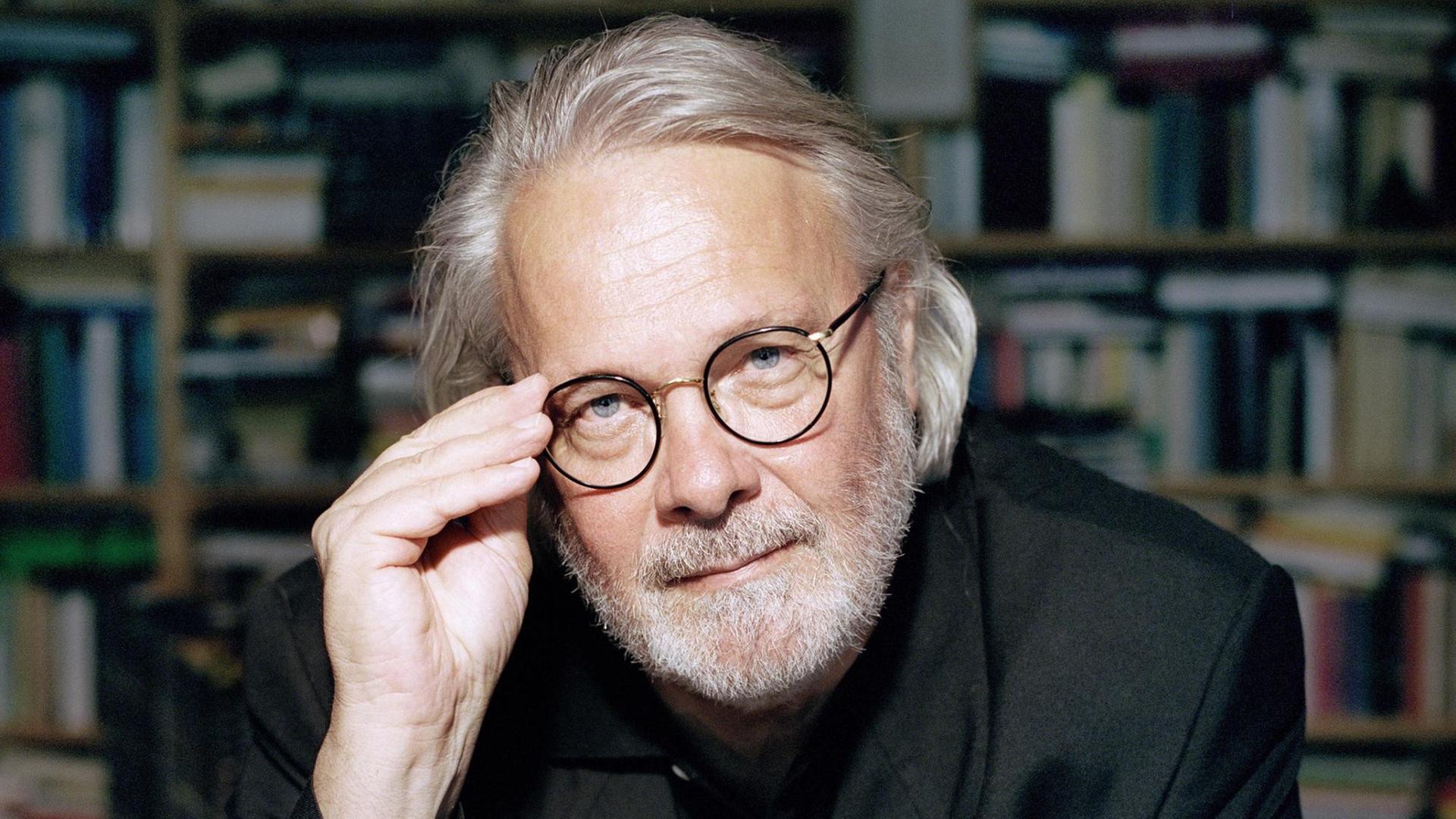 Ein undatiertes Handout-Foto zeigt den österreichischen Schriftsteller Gerhard Roth. Ein undatiertes Handout-Foto zeigt den österreichischen Schriftsteller Gerhard Roth.