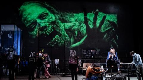 Szene aus "Fear" von Falk Richter an der Schaubühne Berlin