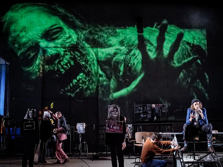 Szene aus "Fear" von Falk Richter an der Schaubühne Berlin
