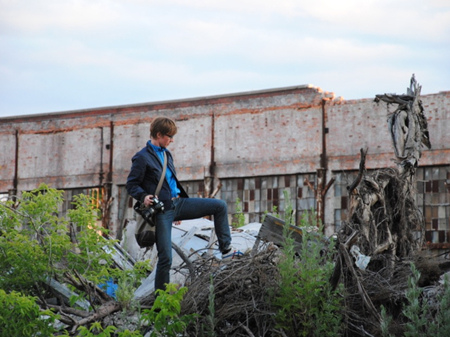 Marietta Schwarz unterwegs bei der "Postindustrial Apocalyptic Landscape Tour" - einer kleinen Zeitreise durch Ruinen. Hier Packard Plant oder was von dieser Fabrik noch übrig ist. Marietta Schwarz unterwegs bei der "Postindustrial Apocalyptic Landscape Tour" - einer kleinen Zeitreise durch Ruinen. Hier Packard Plant oder was von dieser Fabrik noch übrig ist.