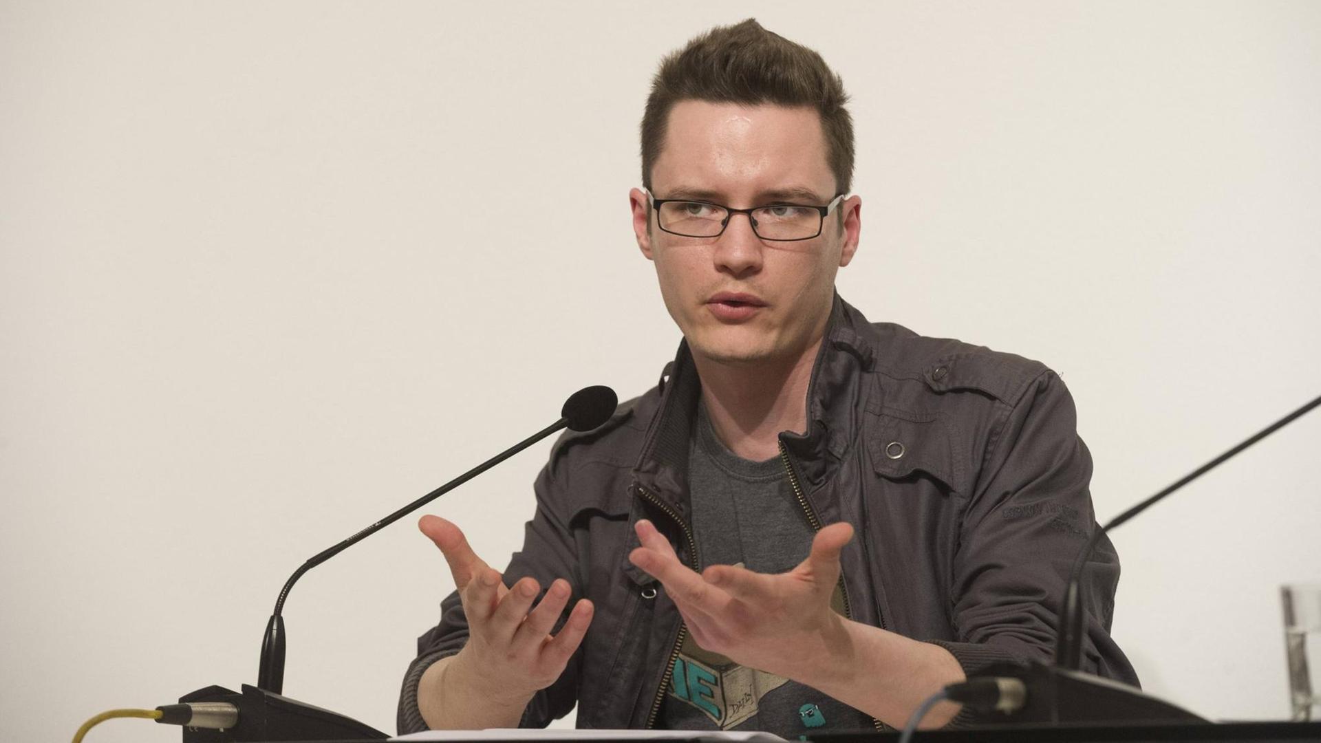Jan Skudlarek im Haus für Poesie bei der Gewinnerlesung des literarischen März