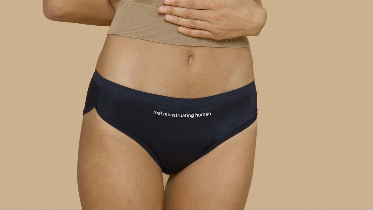 Das Bild eines weiblichen Unterkörpers mit einem Slip von Thinx - Die Aufschrift: "Real Menstruating Human" (Bild: Thinx)
