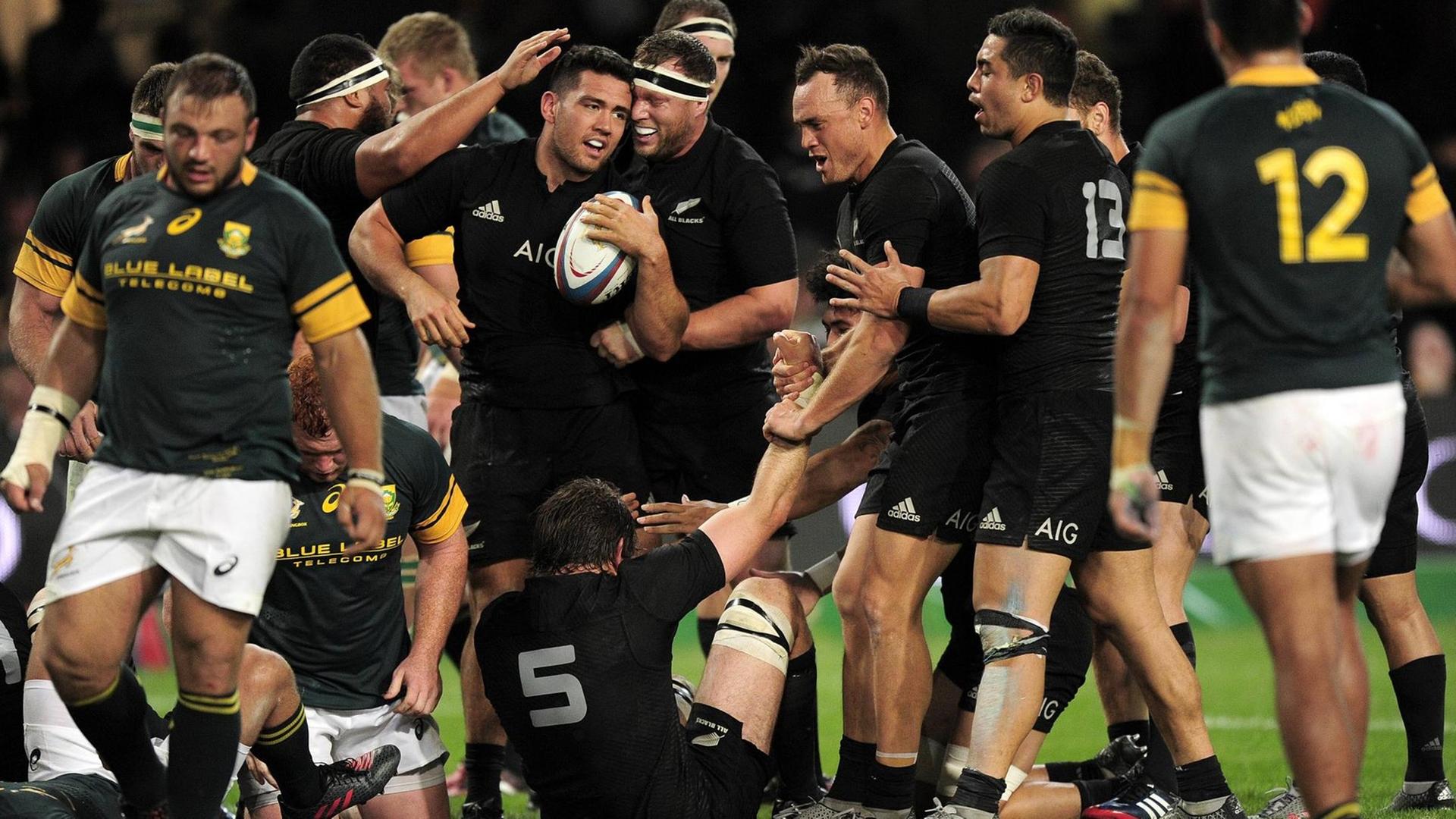 Südafrika und Neuseeland bei einem Spiel der International Rugby Championchip 2016 in Durban, Südafrika. Südafrika und Neuseeland bei einem Spiel der International Rugby Championchip 2016 in Durban, Südafrika.