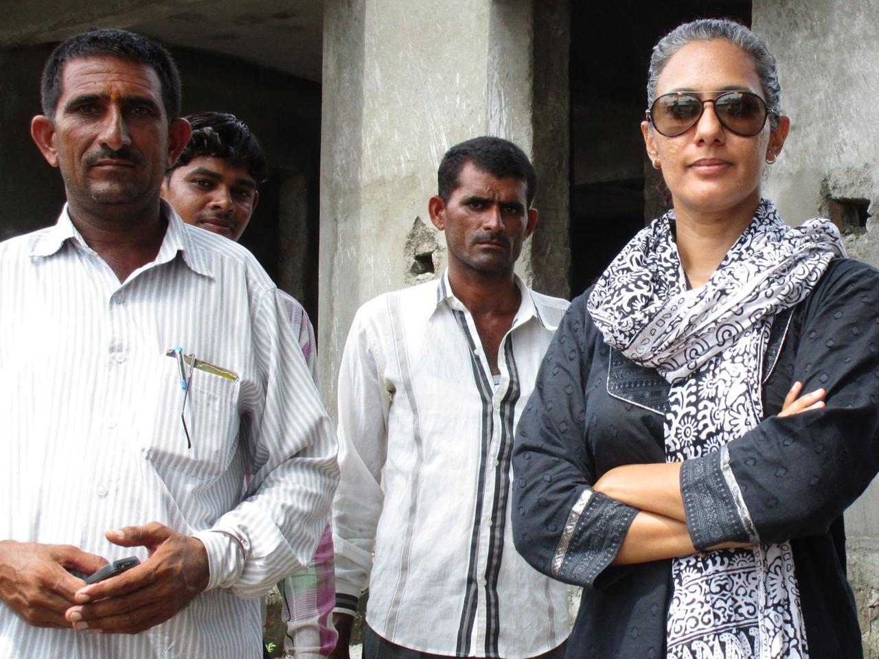 Die Bürgermeisterin des indischen Dorfes Soda, Chhavi Rajawat (r), gab für ihr Amt einen gutbezahlten Job auf.