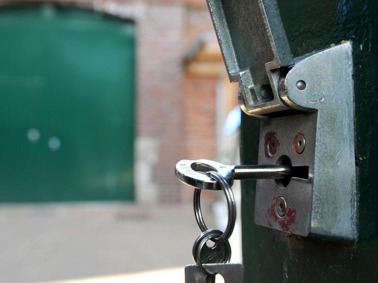Gefängnisschlüssel im Torschloss zur Justizarrestanstalt für Jugendliche (JAA) in Emden (Niedersachsen) am 27.08.2014