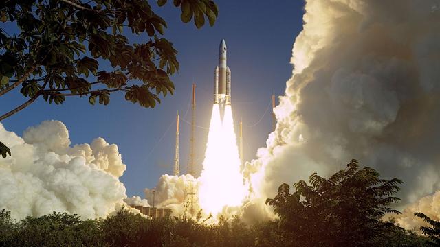 Eine Ariane-5-Rakete beim Start von Kourou aus: Vor 40 Jahren startete die europäische Raumfahrt