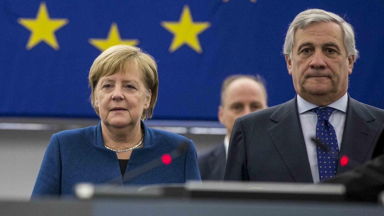 Angela Merkel mit Antonio Tajani in Straßburg. Angela Merkel mit Antonio Tajani in Straßburg.