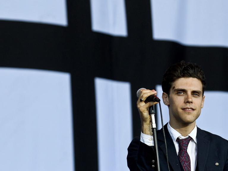 Der Sänger der englischen Folk-Band Noah and the Whales, Charlie Fink, beim Optimus Alive Music Festival, in Oeiras in Portugal im Juli 2012