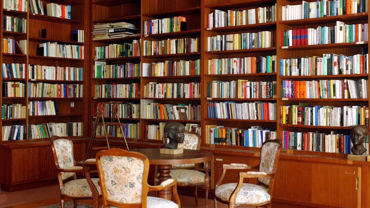 Blick in die einstige Bibliothek des damaligen DDR-Staats- und Parteichefs Walter Ulbricht. Blick in die einstige Bibliothek des damaligen DDR-Staats- und Parteichefs Walter Ulbricht.