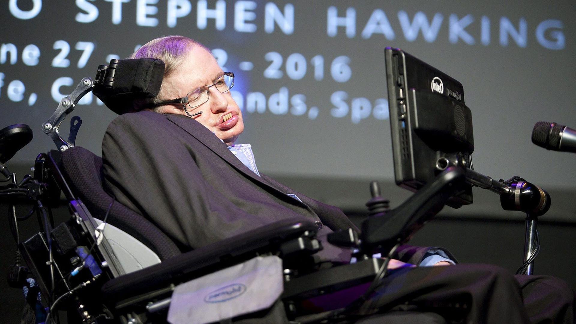 Der britische Astrophysiker Stephen Hawking bei einem Vortrag am 29. Juni 2016 Der britische Astrophysiker Stephen Hawking bei einem Vortrag am 29. Juni 2016