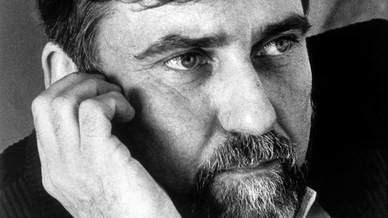Der deutsche Autor und Sprachwissenschaftler Gert Hofmann am 23.03.1983. Der deutsche Autor und Sprachwissenschaftler Gert Hofmann am 23.03.1983.