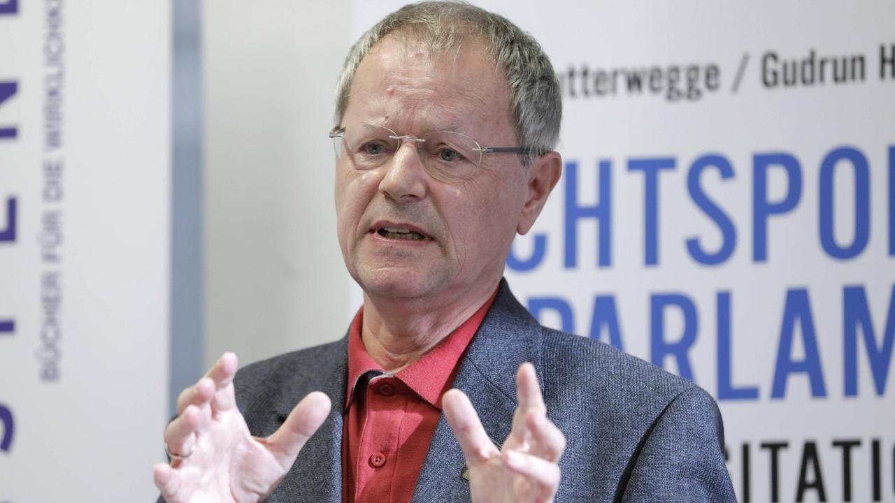 Christoph Butterwegge, Politikwissenschaftler an der Universität zu Köln bei einer Buchvorstellung