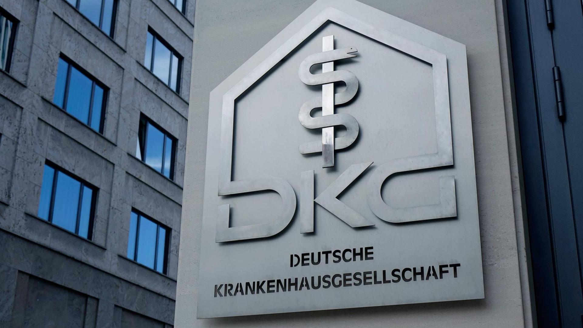 Deutsche Krankenhausgesellschaft, Schild Deutsche Krankenhausgesellschaft, Schild