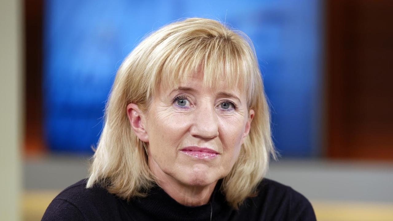Schriftstellerin und Publizistin Ines Geipel zu Gast bei Anne Will im Ersten Deutschen Fernsehen Schriftstellerin und Publizistin Ines Geipel zu Gast bei Anne Will im Ersten Deutschen Fernsehen