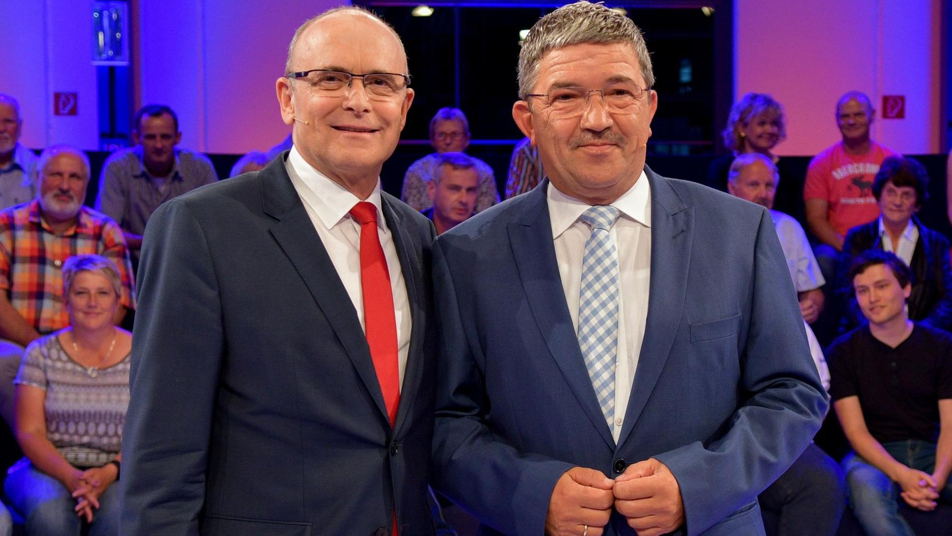 TV-Duell der Spitzenkandidaten für die Landtagswahl in Mecklenburg-Vorpommern: Ministerpräsident Erwin Sellering (SPD, links) und der stellvertretende Ministerpräsident Lorenz Caffier (CDU) TV-Duell der Spitzenkandidaten für die Landtagswahl in Mecklenburg-Vorpommern: Ministerpräsident Erwin Sellering (SPD, links) und der stellvertretende Ministerpräsident Lorenz Caffier (CDU)