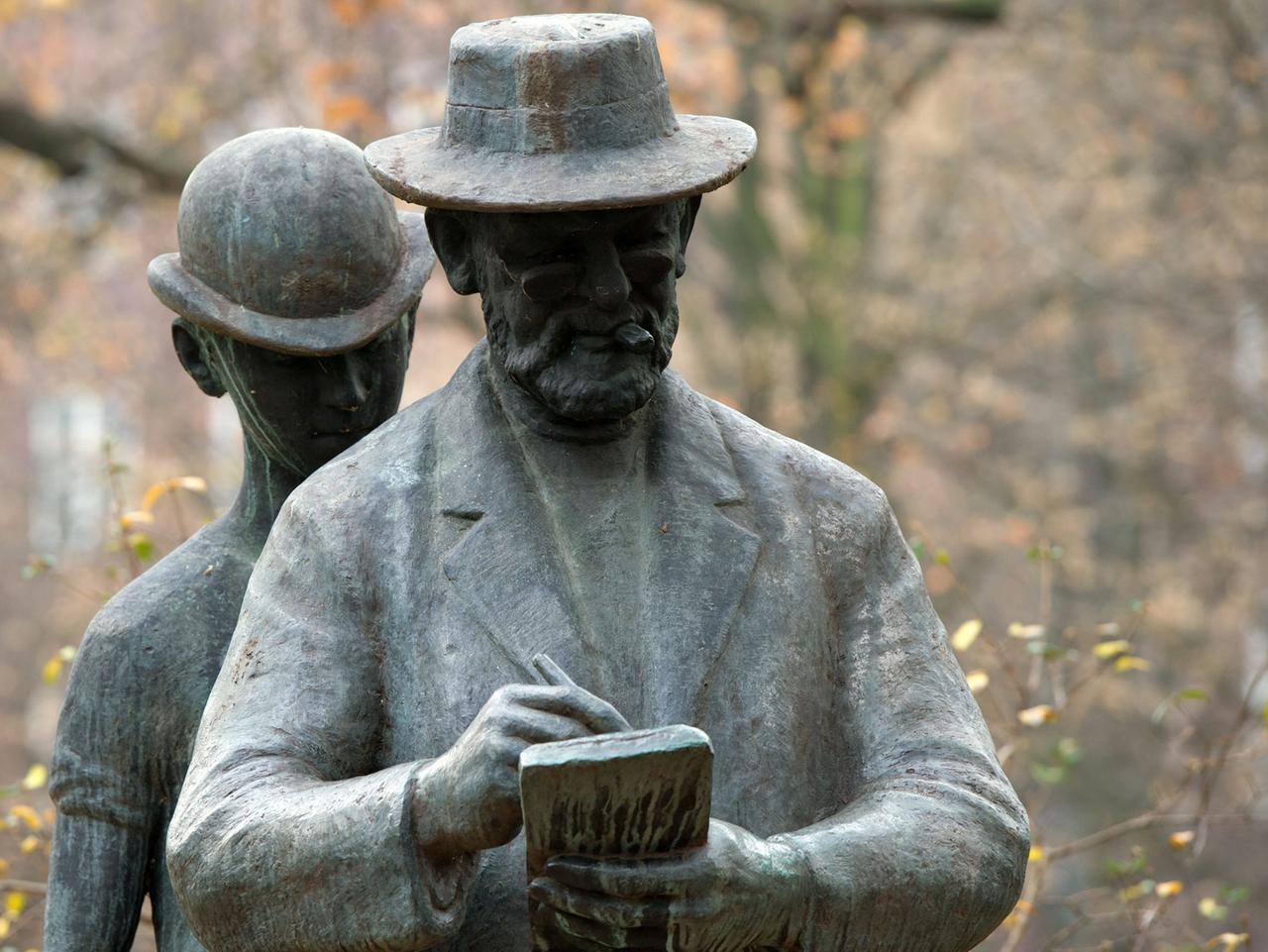 Ein Denkmal für Heinrich Zille steht in Berlin neben dem Märkischen Museum Ein Denkmal für Heinrich Zille steht in Berlin neben dem Märkischen Museum