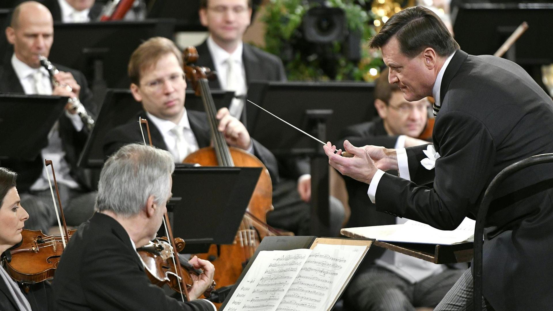 Christian Thielemann dirigiert das Neujahrskonzert der Wiener Philharmoniker Christian Thielemann dirigiert das Neujahrskonzert der Wiener Philharmoniker