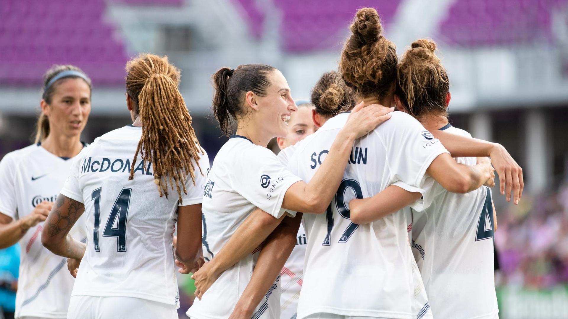 July 5, 2021, Orlando, Florida, United States: Orlando, Florida, July 4th 2021: North Carolina Courage players celebrate Havana Solaun (19 North Carolina Courage) scoring their second goal during the National Women's Soccer League game between Orlando Pride and North Carolina Courage at Exploria Stadium in Orlando, Florida. NO COMMERCIAL USAGE. (Credit Image: Â© Andrea Vilchez/Sport Press Photo via ZUMA Press