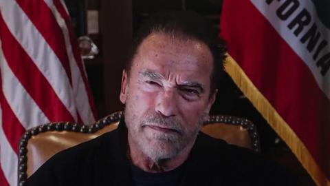 Filmstill: Arnold Schwarzenegger in einem Video über Twitter: "President Trump is a failed leader. He will go down in history as the worst president ever." 10. Januar 2021.