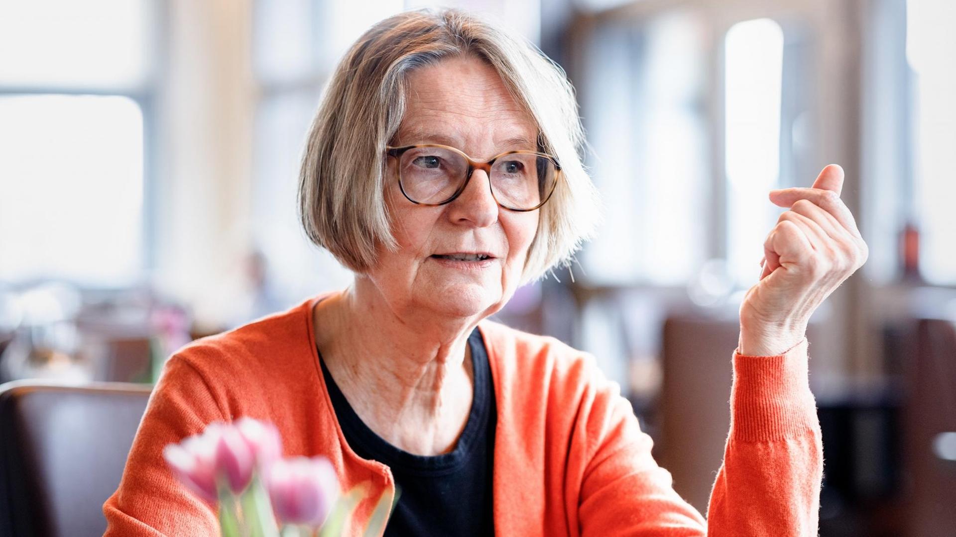 Die Schriftstellerin Kirsten Boie spricht im dpa-Interview. Die Schriftstellerin Kirsten Boie spricht im dpa-Interview.