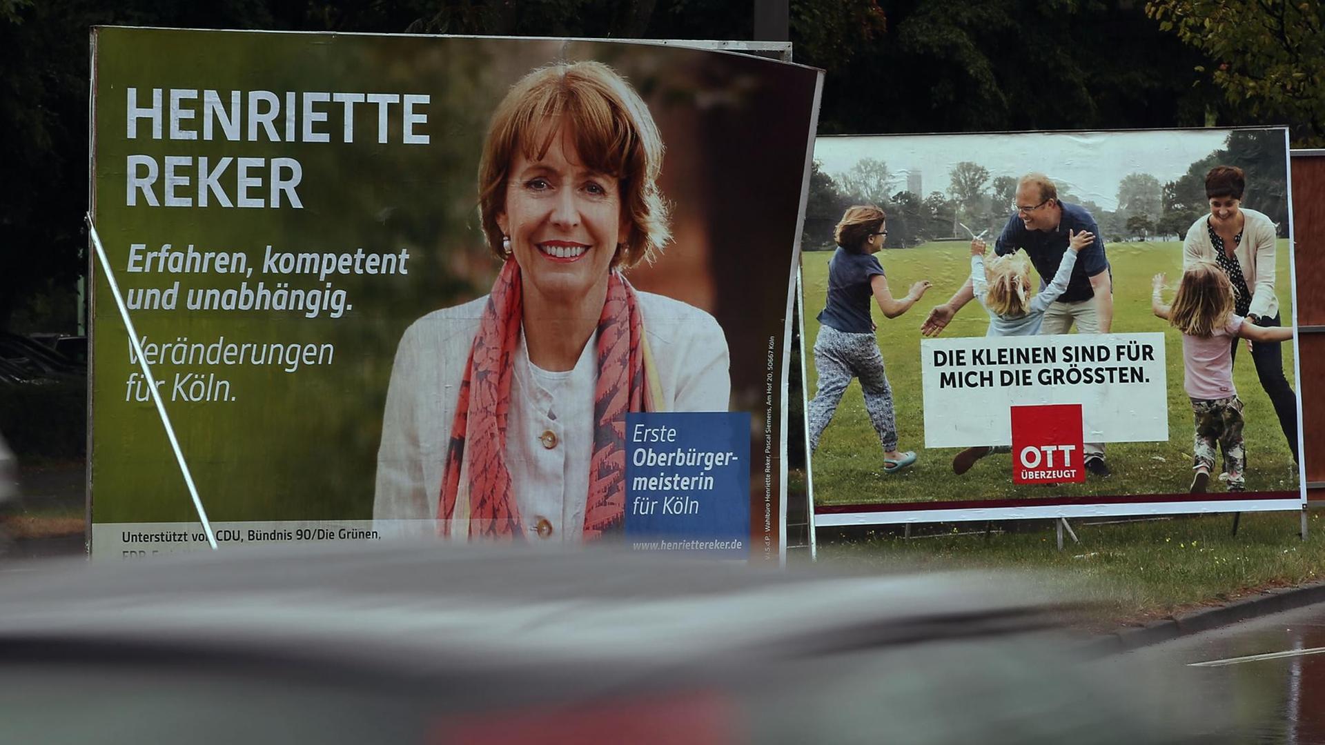 Wahlplakate zur Kölner Oberbürgermeisterwahl an einer Straße Wahlplakate zur Kölner Oberbürgermeisterwahl an einer Straße